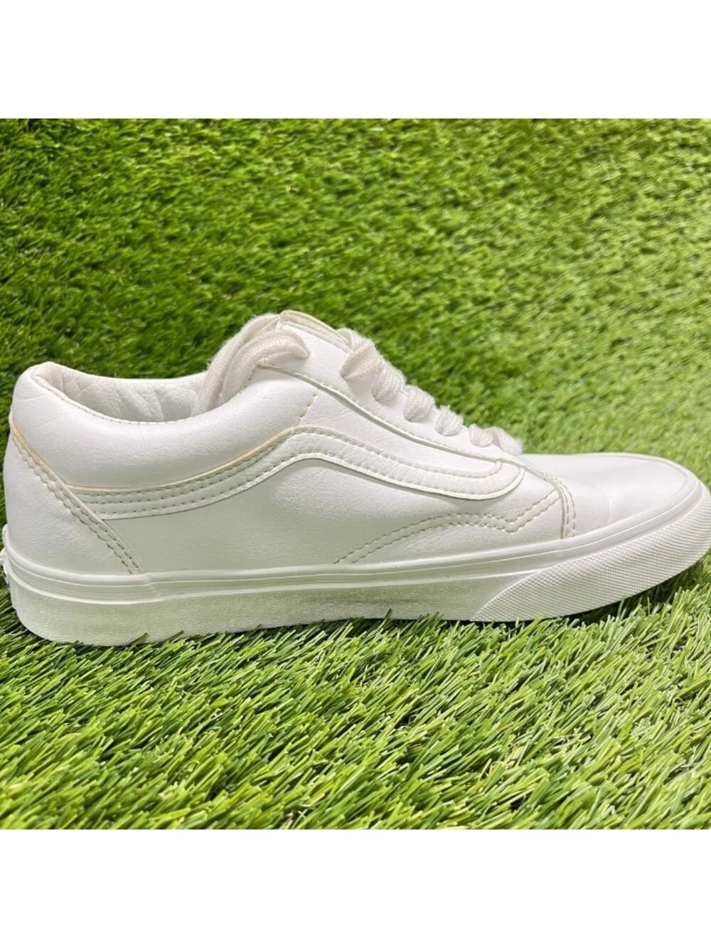 Vans Old Skool Low Womens Size 7.5 White Athletic Leather Skate Shoes Sneakers